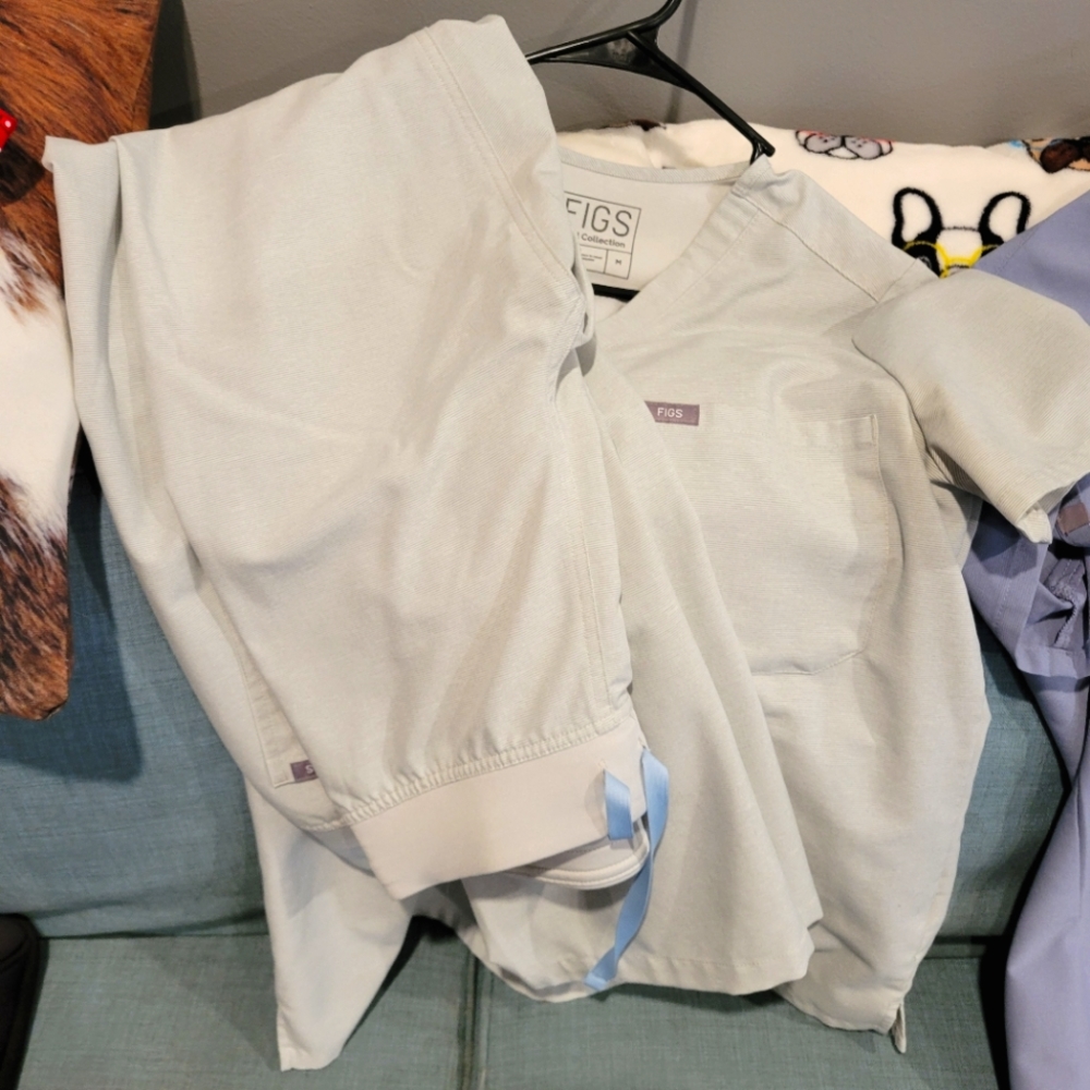 Figs scrubs